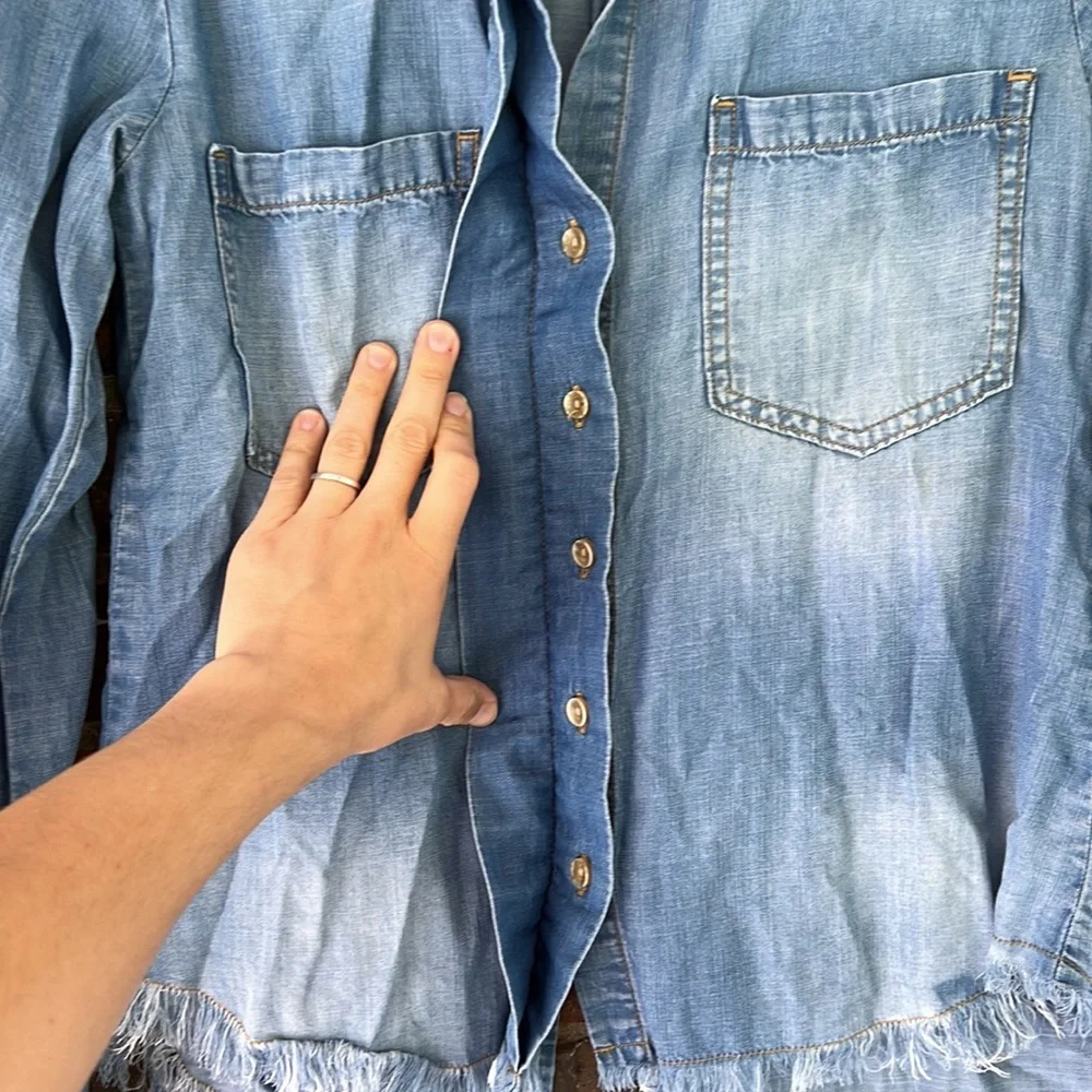 Cloth & Stone chambray button down. Size XS. - Picture 2 of 3